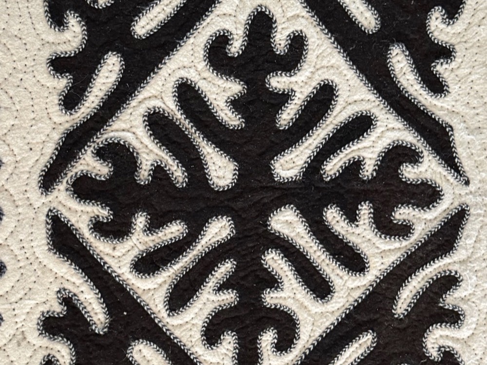 Kyrgyz shyrdak — mosaic felt carpet