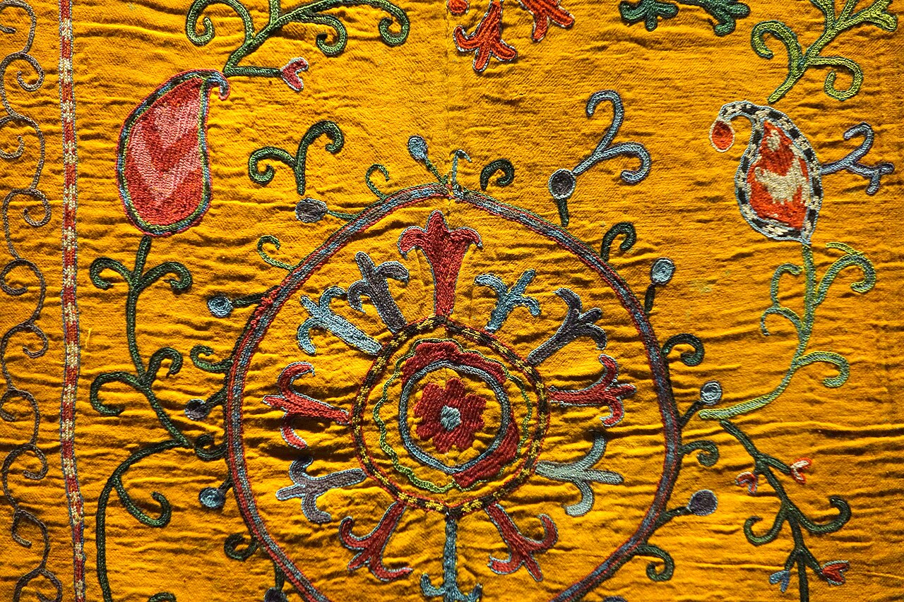 Suzani embroidery (detail), probably Bukhara, 1800s — Museum für Völkerkunde, Dresden